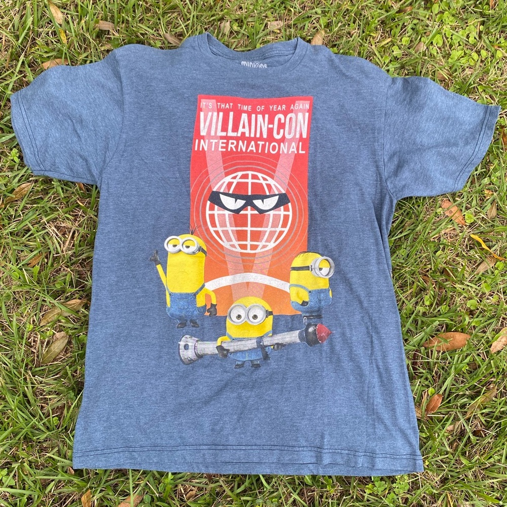 Minions Villain-Con International Short Sleeve Shirt M Blue/Red/Yellow